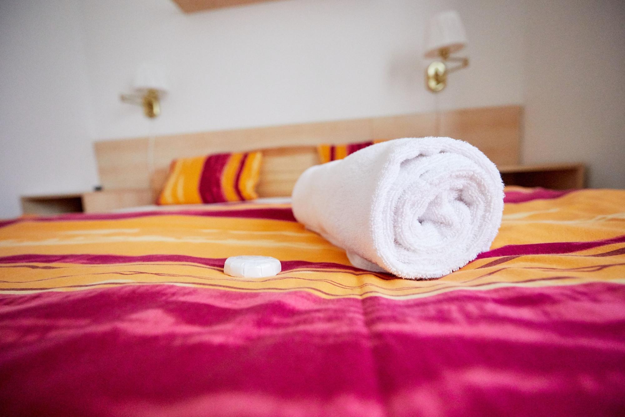 University Hotel Готель