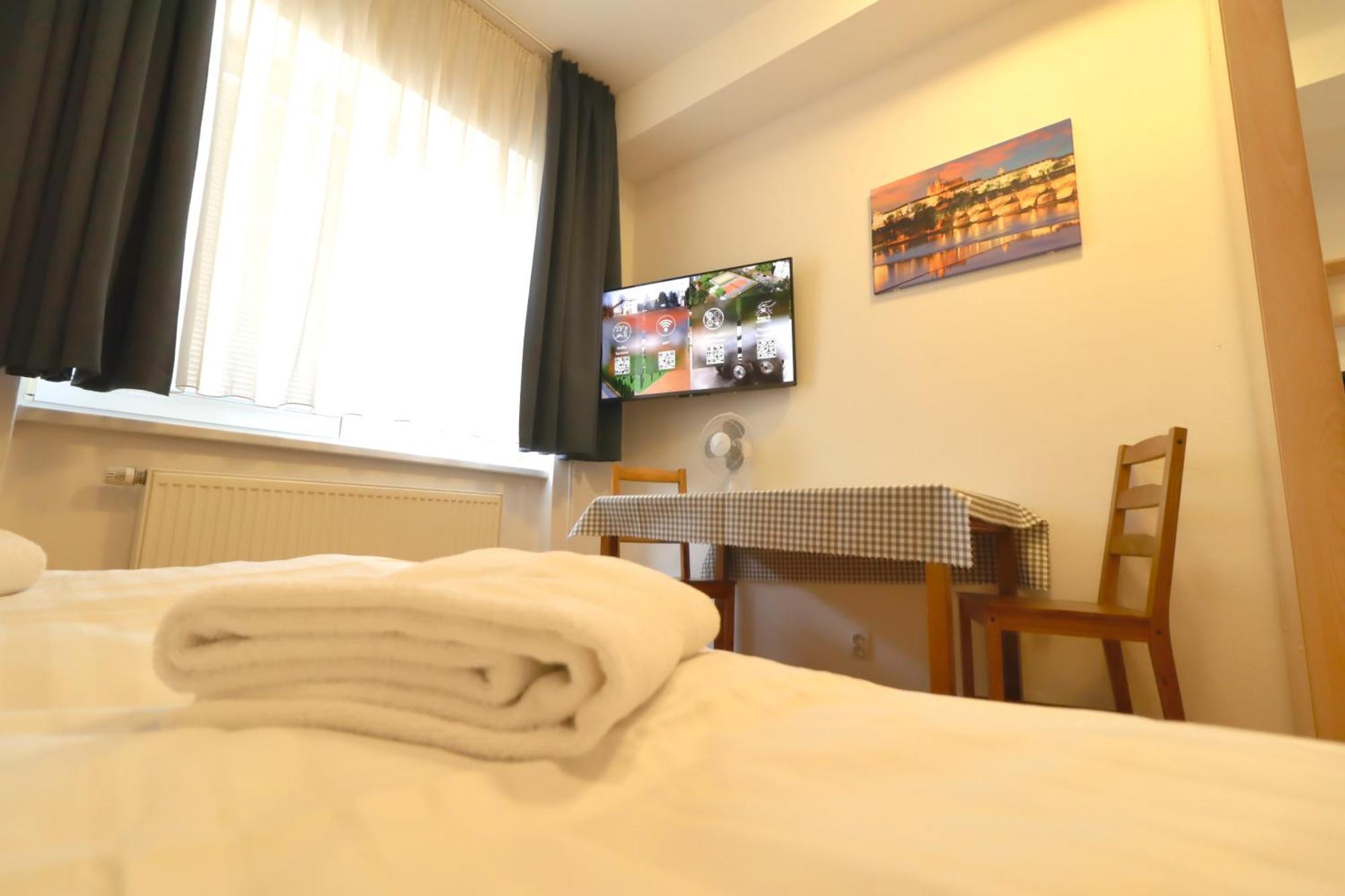 University Hotel Готель