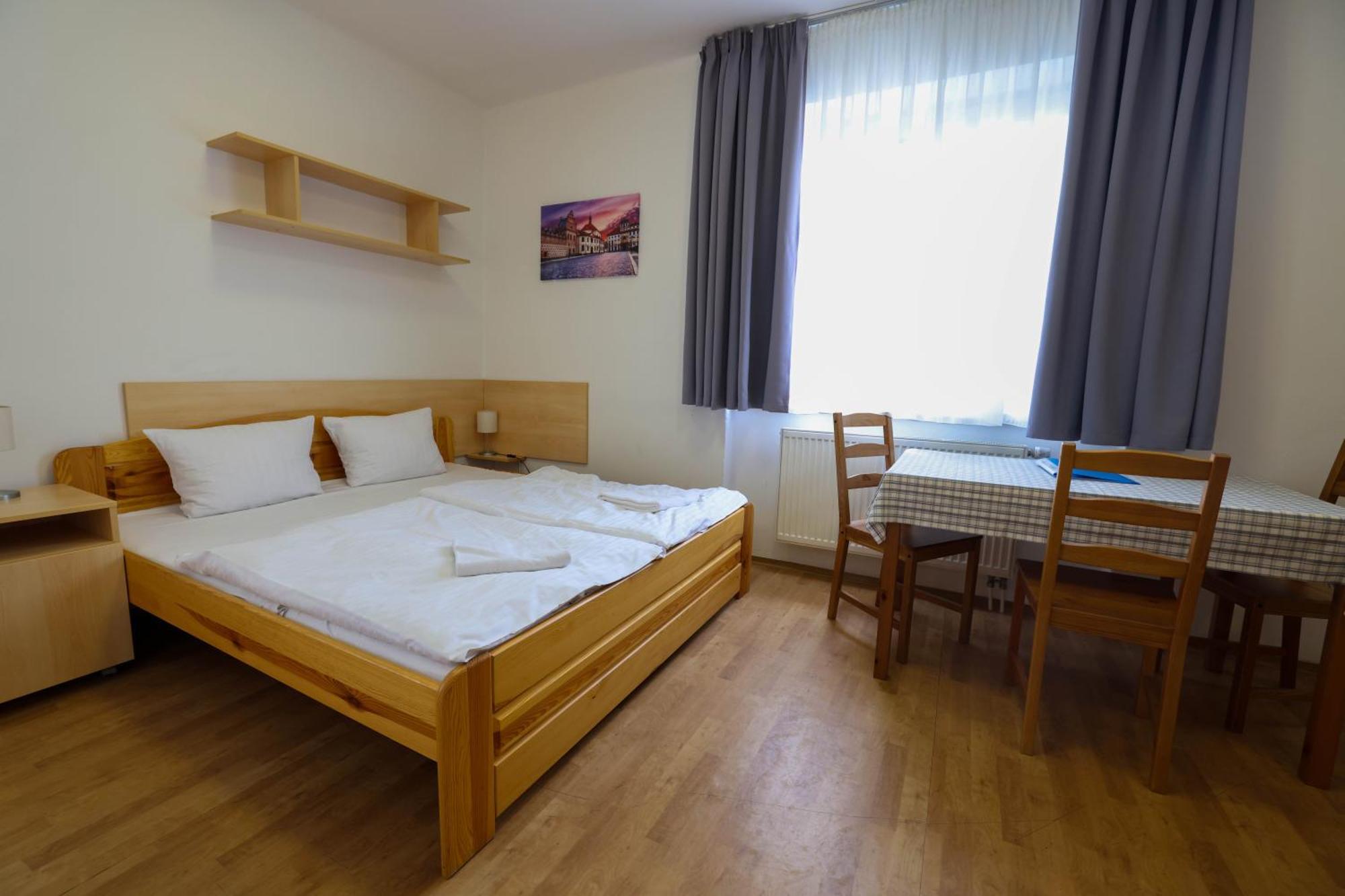University Hotel Готель 2*
