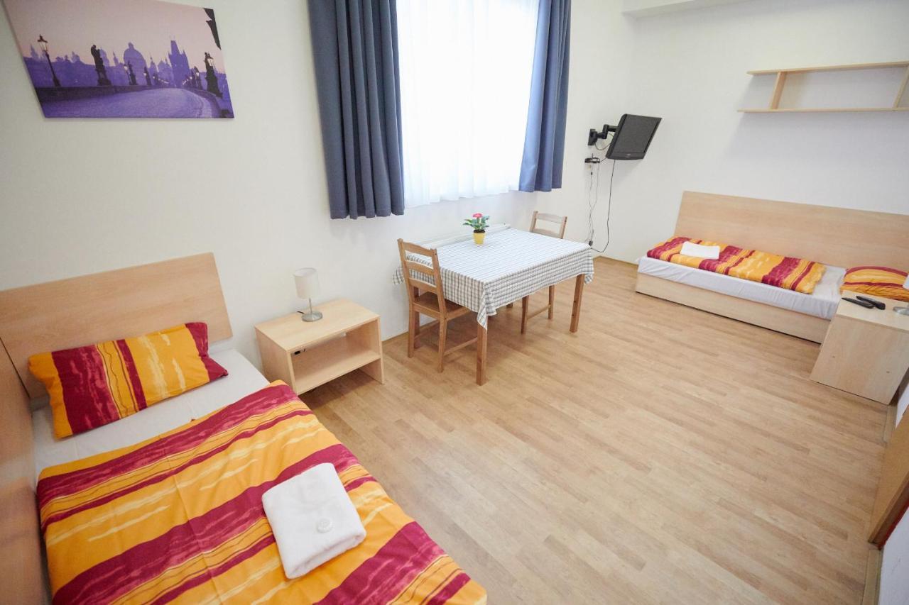 Готель University Hotel